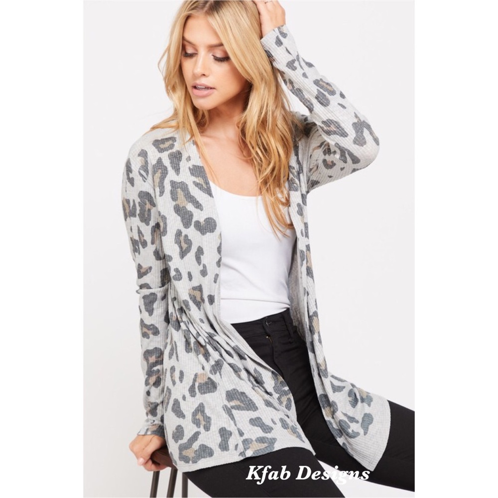 ❤️LAST 2! Grey Ribbed Knit Leopard Cardigan! - Picture 2 of 7